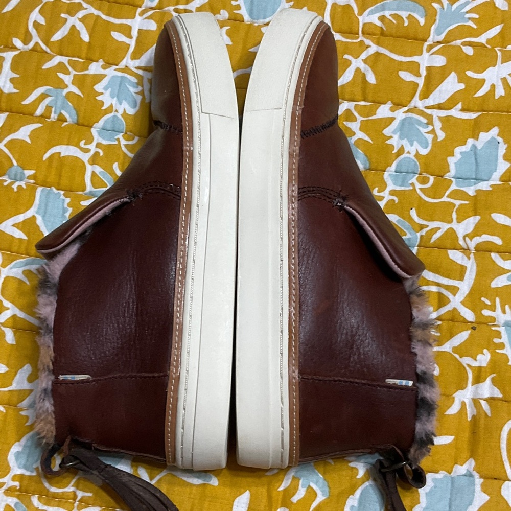 🔥Final Mark Down! Toms Brown Leather Ankle Booties with Faux Fur Trim - Picture 10 of 16